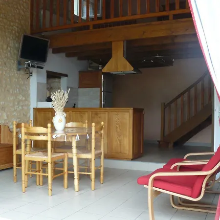 Rural Charentais Tatil Evi *